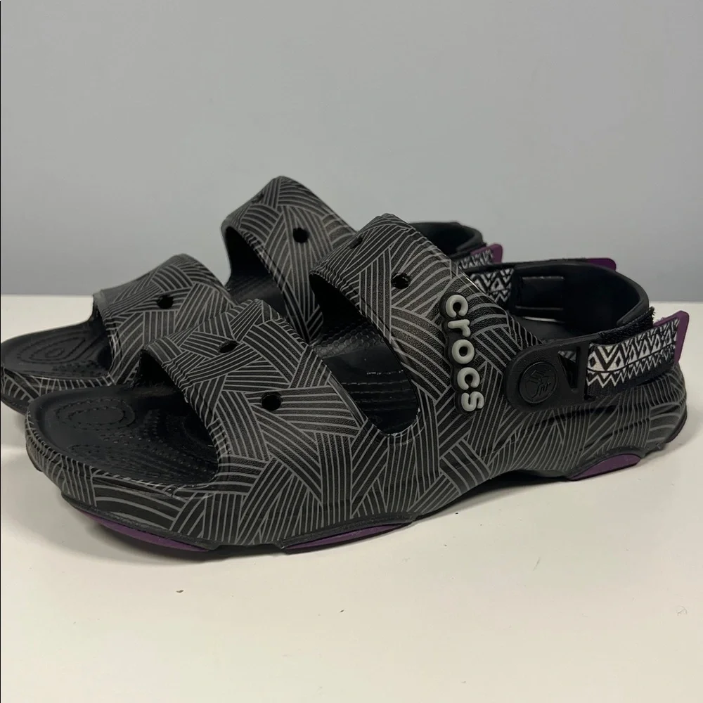 CROCS Marvel Black Panther Purple & Gray Patterned Sandals Unisex Men 6 Women 8‎